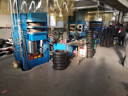Αγορά Πρέσα σκλήρυνσης ελαστικών γεωργικών οχημάτων από συμπαγές καουτσούκ με θέρμανση με ατμό, με πίεση 200 τόνων και χρόνο βουλκανισμού 0-999 δευτερόλεπτα online manufacture