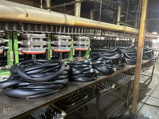 Καλή τιμή Μηχανή στεγνώσεως εσωτερικών σωλήνων από βουτυλικό καουτσούκ και φυσικό καουτσούκ για την παραγωγή εσωτερικών σωλήνων μοτοσυκλέτας σε απευθείας σύνδεση