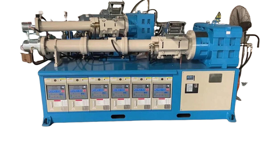 PLC αυτόματος έλεγχος θερμοκρασίας ψυχρή τροφοδοσία Σιλικόνη Extruder / καουτσούκ Extruder για μπορεί να παράγει Σιλικόνη ταινίες καουτσούκ σκουπιδοτενεκέ